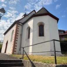 Außenansicht der Kirche in Hannebach